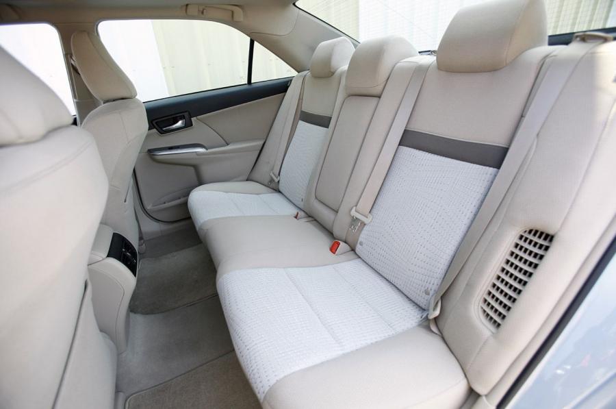  Toyota Camry Hybrid 2012 года  (фото 7 из 71)